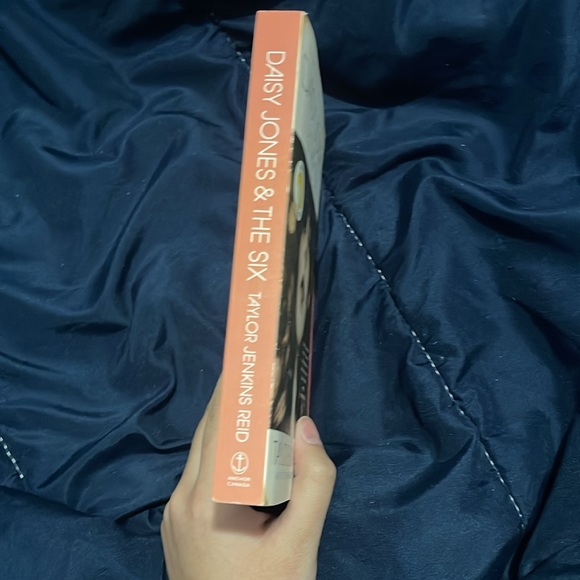 daisy jones and the six brand new book - Picture 2 of 5